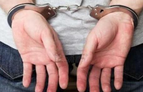 Bărbat din Dorohoi urmărit național pentru înșelăciune reținut în vederea încarcerării