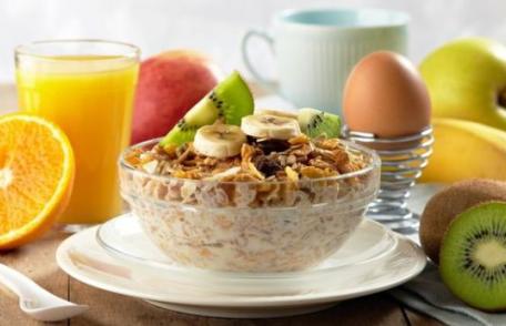 Cele trei alimente pe care să nu le mai mănânci la micul dejun