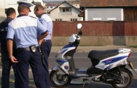 Pe moped la 19 de ani, fără permis. Tânăr din Brăieşti, cerctetat de polițiști
