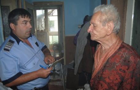 O oală cu mâncare în flăcări, provoacă tensiuni într-o scară de bloc