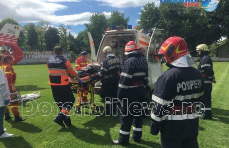 Bărbat care a căzut de pe casă preluat de urgență de la Dorohoi de elicopterul SMURD - FOTO