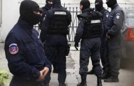 Percheziţii desfăşurate de poliţişti pe raza comunei Cristineşti, la persoane cercetate pentru comiterea de tâlhării