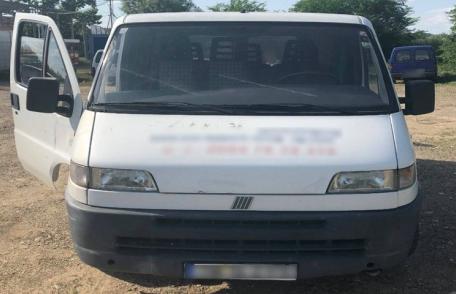 Au încercat să păcălească poliţiştii de frontieră, dar s-au ales cu dosare penale