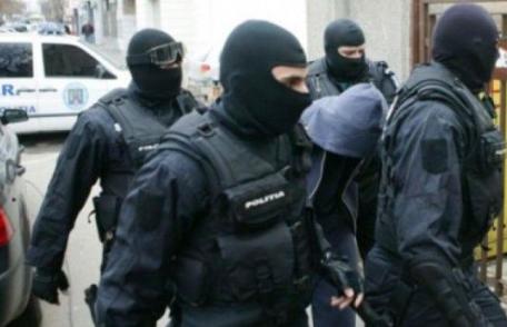 Trei bărbați din Cristinești reţinuți în urma perchezițiilor din această dimineaţă