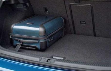 Român reținut pentru că transporta un adolescent într-o valiză în Marea Britanie