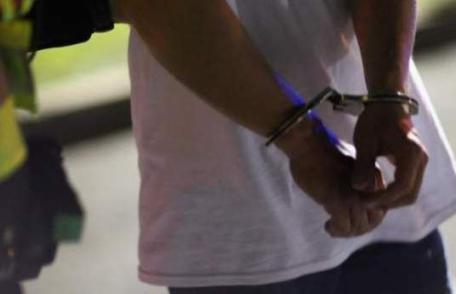 Bărbatul care și-a terorizat și maltratat familia, arestat preventiv