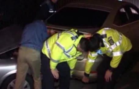 Un dorohoian rupt de beat la volan, a făcut praf o maşină parcată regulamentar