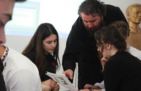 Întâlnire a profesorilor de religie din municipiul Dorohoi dedicată Centenarului Marii Uniri - FOTO
