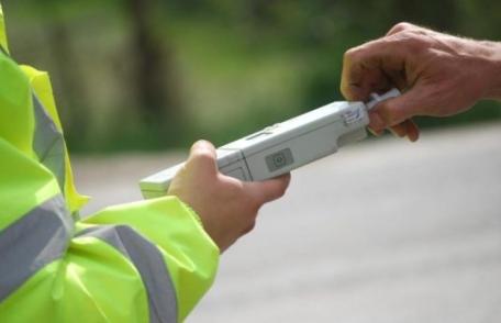 Șofer cu alcool la bord depistat de polițiști în trafic