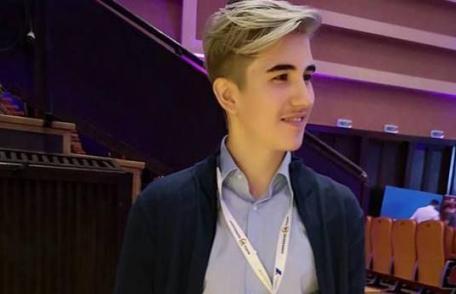 Un botoșănean milionar în dolari la doar 19 ani. Printre clienţii săi sunt Selena Gomez şi Justin Bieber!