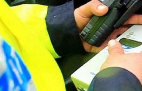 Beat, un șofer își făcea de cap pe străzile din Dorohoi. Tânărul a refuzat recoltarea probelor de sânge!