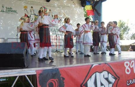 Vârfu Câmpului: Festivalul „Aşa-i jocul neamului” a ajuns la ediţia a XI-a - FOTO