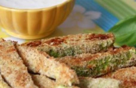 Fâșii de dovlecei cu parmezan și sos cremos de smântână