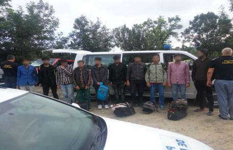 Zece cetățeni pakistanezi şi indieni opriți la frontiera cu Ucraina când încercau să intre ilegal în România