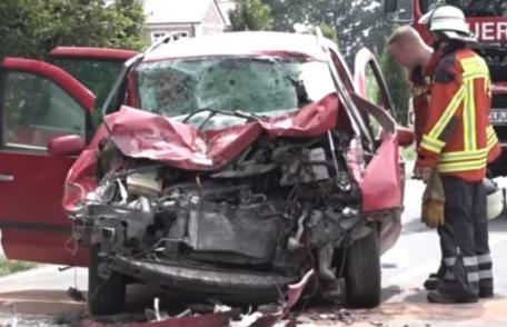 Accident grav în Germania: 7 români au fost răniți după ce au intrat cu mașina într-un tractor