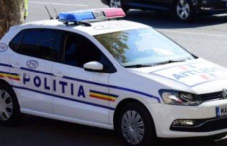 S-a ales cu dosar penal după ce a condus fără permis şi a fugit de poliţie