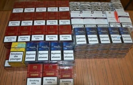 Țigări de contrabandă confiscate de oamenii legii. Erau expuse spre vânzare în trei magazine