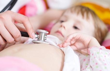 ATENŢIE. Afecţiunea verii care te poate trimite cu copilul la urgenţă