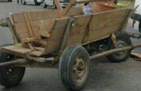Accident la Mileanca: Băut la volan, a lovit cu mașina o căruță. O femeie a fost accidentată!