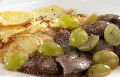 Ficatei de pui cu sos de struguri si vin rosu