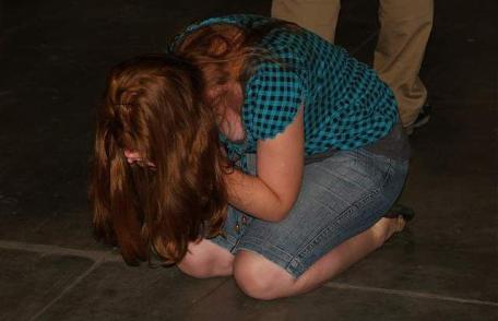 Dorohoi: Elevă însărcinată bătută de prieten