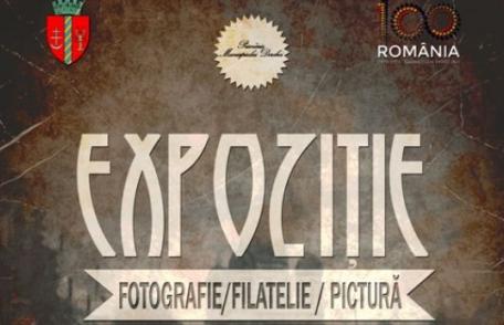 Expoziție de pictură, fotografie, filatelie și steaguri la Primăria Municipiului Dorohoi