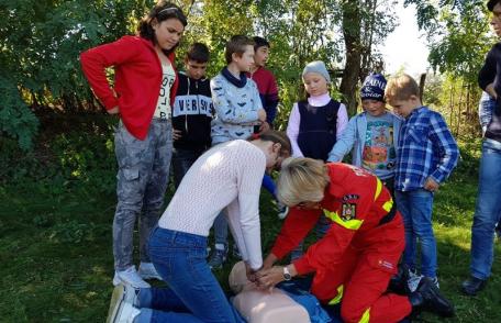 Pompierii voluntari și elevii din județul Botoșani pregătiți să salveze vieți „Voluntariat - crez și dăruință de la mic la mare” - FOTO