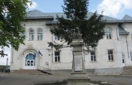 Liceul Teoretic „Anastasie Bașotă” Pomârla organizează licitație de masă lemnoasă. Vezi detalii!