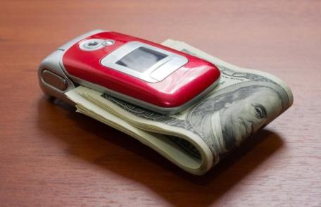 Atenție la escroci : O tânară a trimis escrocilor 1.800 lei prin transfer rapid