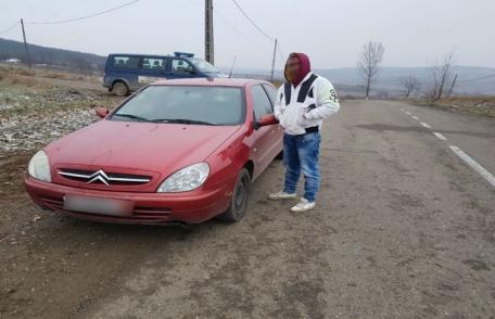 Depistat la volan fără permis, s-a prezentat drept altă persoană
