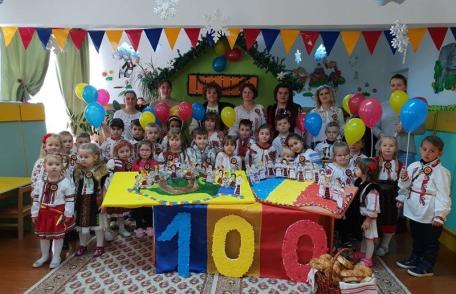 Centenarul Marii Uniri sărbătorit în cadrul proiectului „Sunt un pui de românaș!” la Grădinița cu P.P. „Albă ca Zăpada” Dorohoi - FOTO