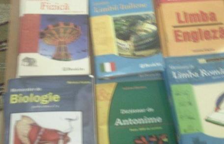 Tinerii dorohoieni îşi cumpără cărţi la mâna a doua