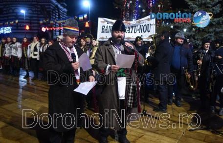 Moment deosebit creat de Banda Satu Nou la cumpăna dintre ani. Vezi urătura adresată dorohoienilor! - VIDEO