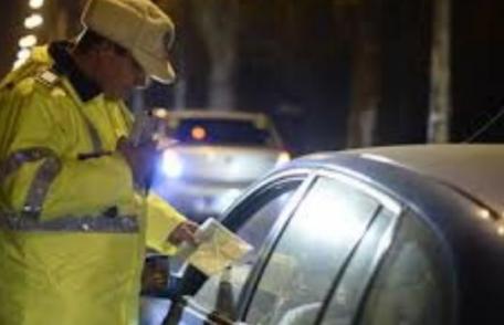 Tânăr din Botoșani, depistat conducând un autoturism care avea numerele expirate