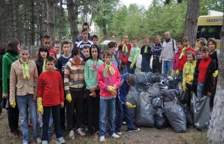 Școala de Arte și Meserii Ion Pilat (VIDEO): Elevii s-au implicat în campania Let’s do it Romania!