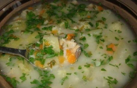 Ciorbă de dovlecei cu iaurt