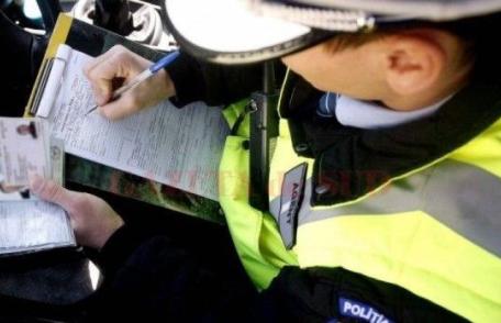 Șofer fără permis prins în timp ce conducea o mașină cu numere de înmatriculare expirate din anul 2018