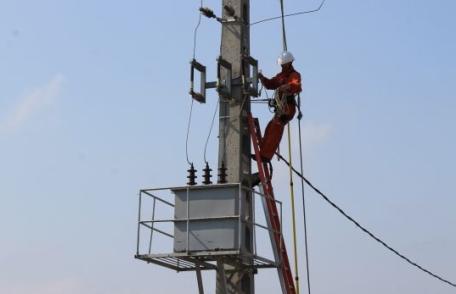 Delgaz anunță reluarea alimentării cu energie electrică a zonelor afectate de vântul puternic