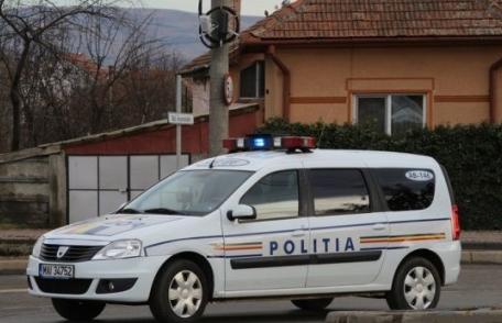 Un tânăr fără permis a intrat cu mașina în gardul unei locuințe, apoi a abandonat autoturismul care nu era înmatriculat în circulaţie