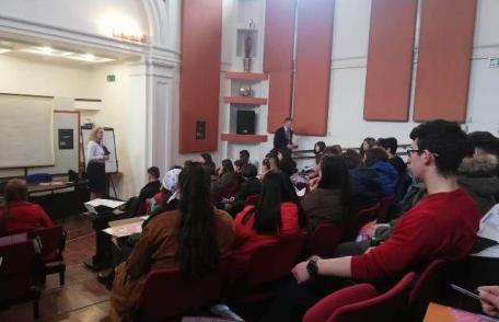 Global money week la Colegiul Național „Grigore Ghica” Dorohoi - FOTO