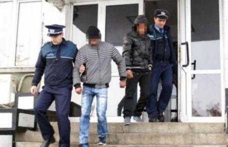 Trei tineri din Dorohoi prinși la furat de administratorul unei societăţi comerciale