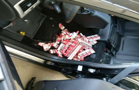 Renault blindat cu ţigări de contrabandă, confiscat la Stânca - FOTO