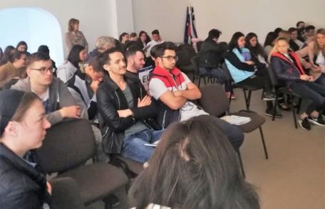 „Aleg conștient. Siguranța pe Internet în preocupările Uniunii Europene” întâlnire cu elevii Liceului „Regina Maria” din Dorohoi - FOTO