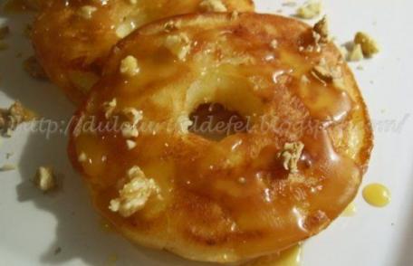 Mere prăjite cu nucă și caramel
