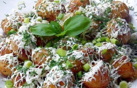 Cartofi noi cu mărar și brânză telemea