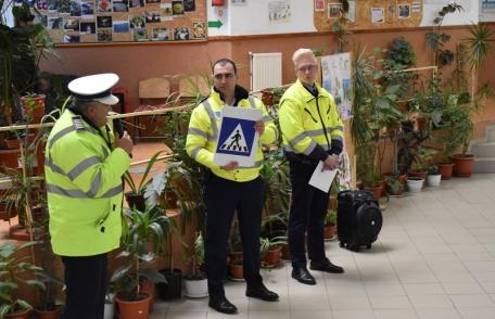 „Reguli de circulație” activitate în cadrul Școlii Altfel desfășurată la Școala Gimnazială Ștefan cel Mare Dorohoi - FOTO