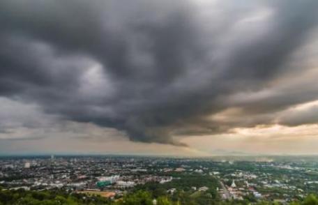 Informarea meteo de ploi torențiale, furtuni și grindină e valabilă până miercuri