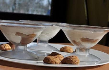 Prăjitură tiramisu în cupe