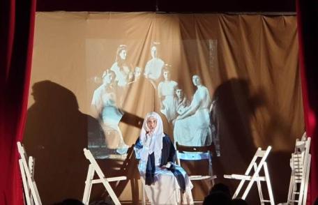 Sala Teatrului din Dorohoi a găzduit piesa de teatru „Regina Maria-Regina tuturor românilor” - FOTO