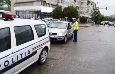 Depistat în timp ce circula pe o stradă din Dorohoi, la volan fără permis și cu autorizația expirată